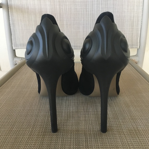 Versace Collection Black Pointed Toe Pumps w Detailed Back EUC - Picture 9 of 13